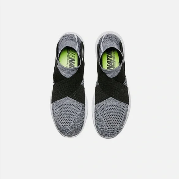 NWOT Nike RN Motion FLYKNIT Black and White Knit Sneakers 5.5 - Picture 3 of 15